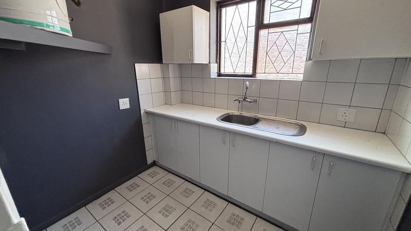 To Let Commercial Property for Rent in Montague Gardens Western Cape
